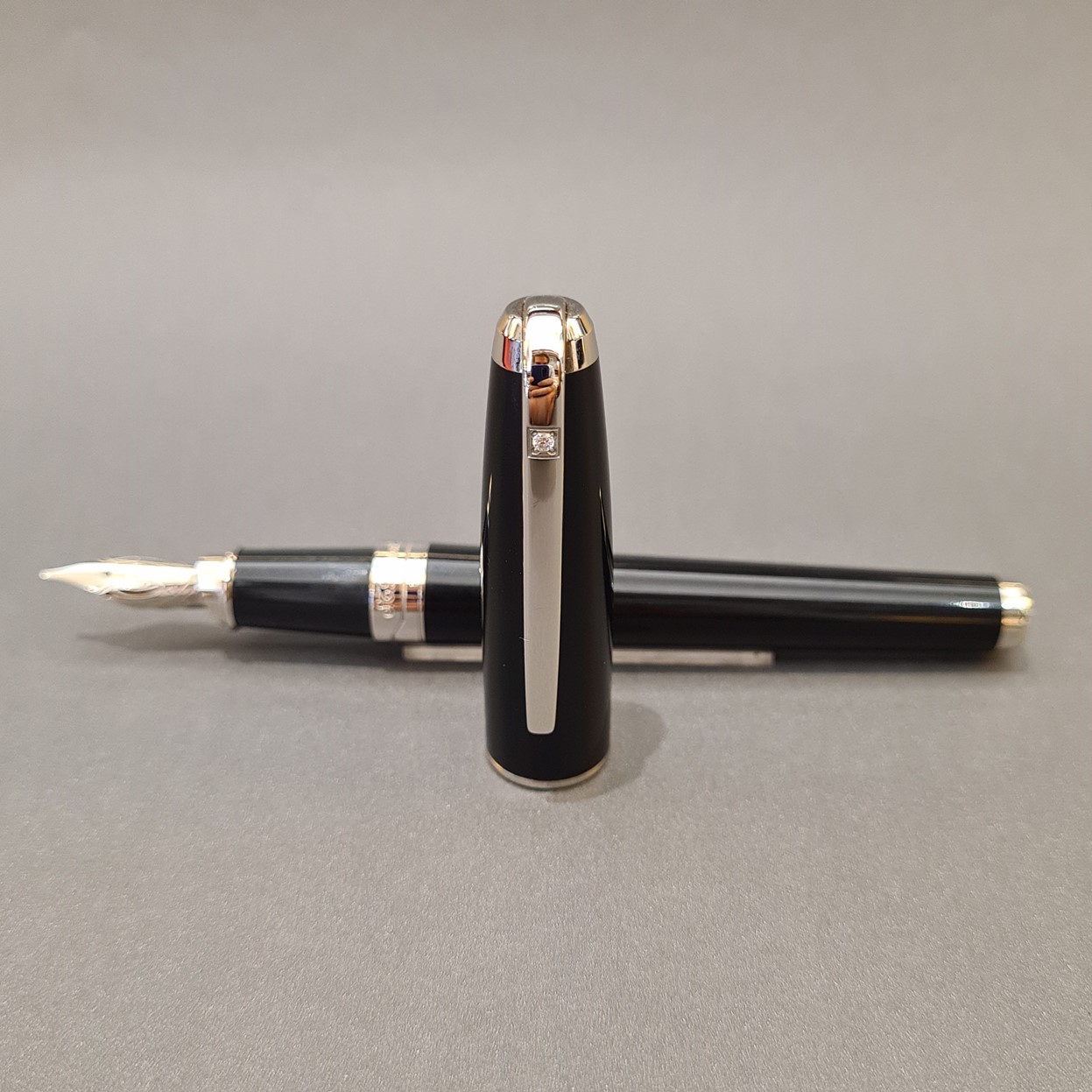 rare stylo bille ST.dupont laqué de chine noir et finitions palladium