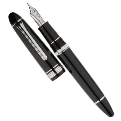 PARKER. Stylo-plume à bouchon et fût en argent cannelé,…