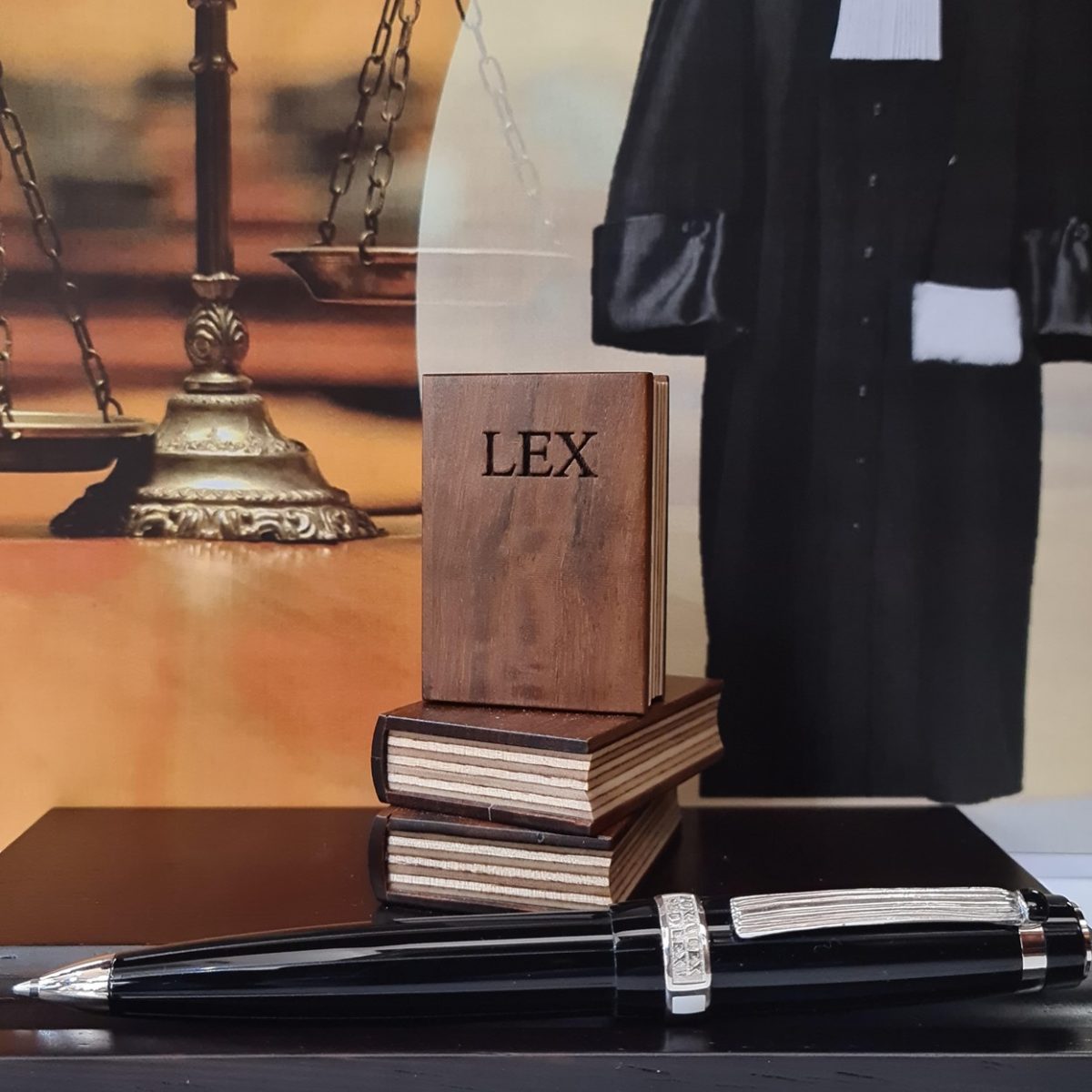 Lawyer Pen Dura Lex, Sed Lex Point Plume®