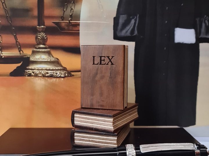 Nouvelle Création AVOCAT (Lawyer) “Dura Lex, Sed Lex” par Laure Ridel et Stipula