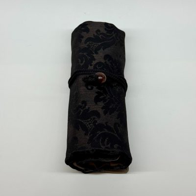 Roll à stylos pour 7 stylos "Motif Damassé Baroque"