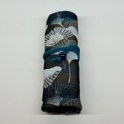 Roll à stylos pour 7 stylos "Motif Gingko Ombre Bleue"
